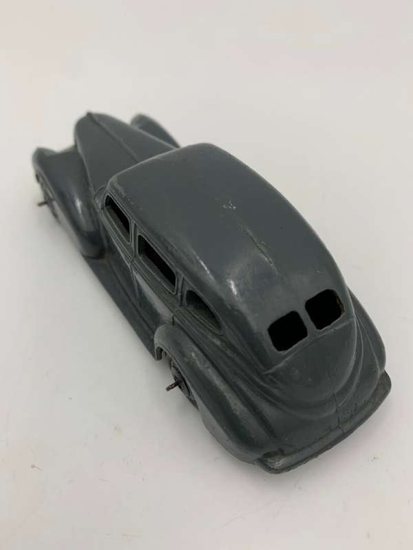 Dinky Toy Chrysler Royal Sedan (1947-50)