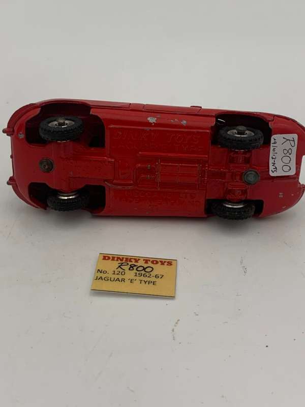 Dinky Toy Jaguar E Type (1962-67)