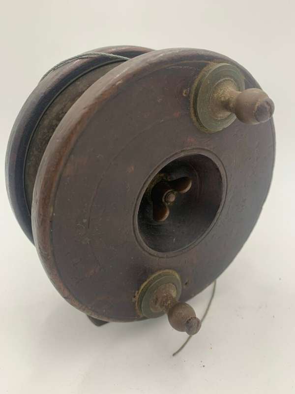 Antique 5.5 Inch Centre Pin Frog Back Fishing Reel