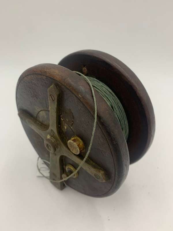 Antique 5.5 Inch Centre Pin Frog Back Fishing Reel