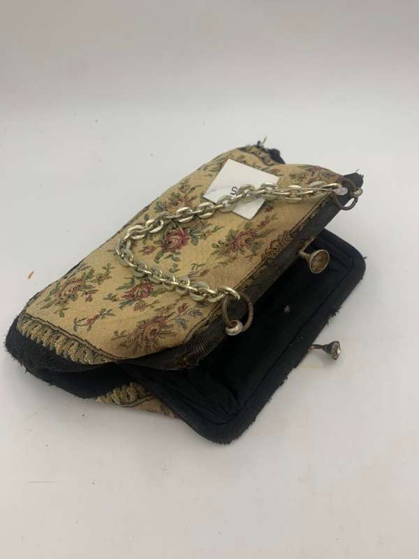 Vintage 1940 Tapestry Clutched Handbag