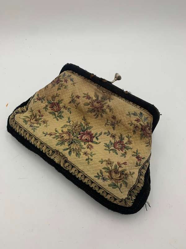 Vintage 1940 Tapestry Clutched Handbag