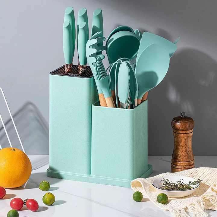 19-piece Set of Silica Gel Kitchen Utensil Set With Wooden Handle and Cuttings Board Storage Bucket
