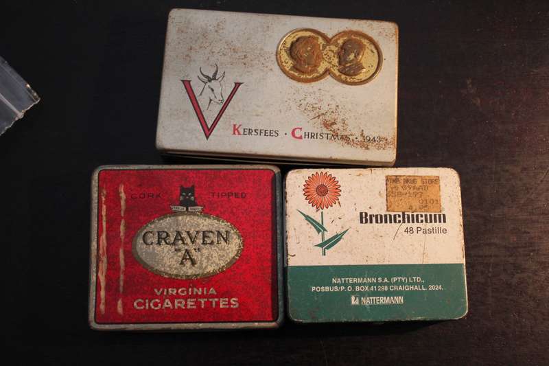MONTH-END AUCTION *** 3 x vintage tins ***