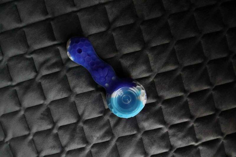 silicone smoking pipe with glass dish