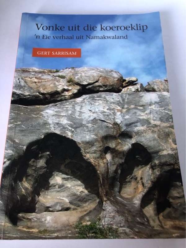 Vonke uit die koeroeklip *Signed*, 'n eie verhaal uit Namakwaland - Gert Sarrisam