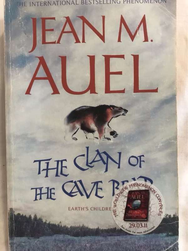 The Clan of the Cave Bear - Jean M. Auel