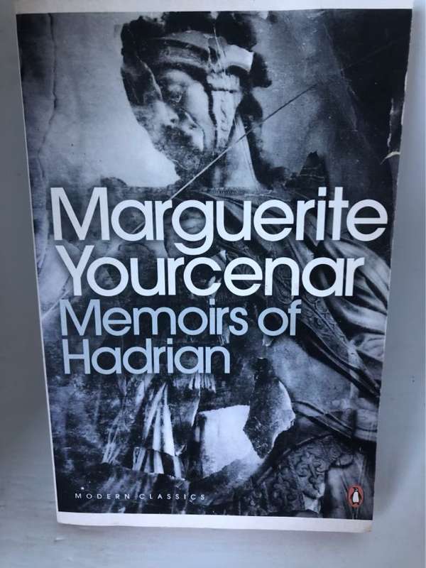 Modern Classics Memoirs of Hadrian - Marguerite Yourcenar