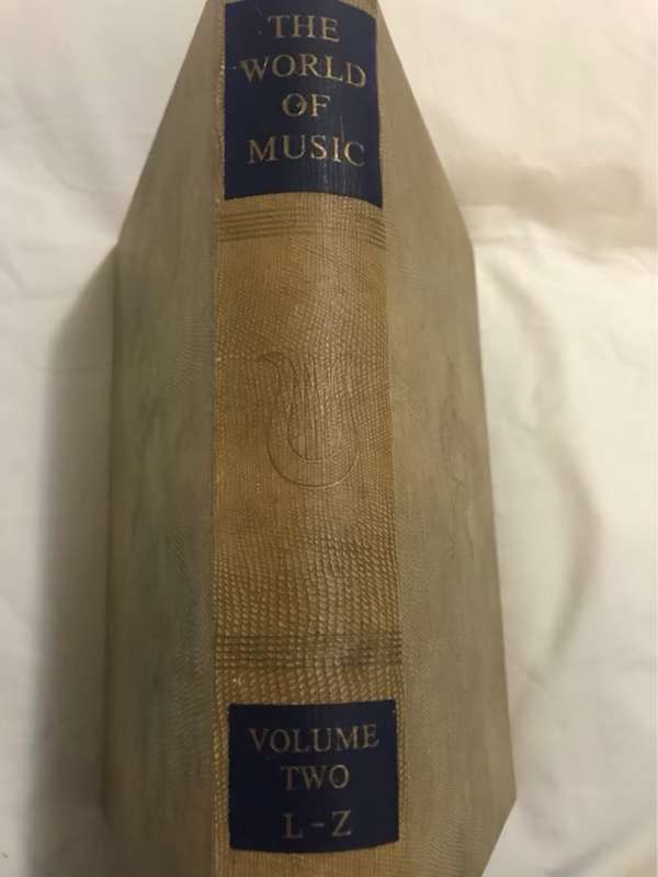 The World of Music Volume2, A Treasury for Listener and Viewer - K.B.Sandved