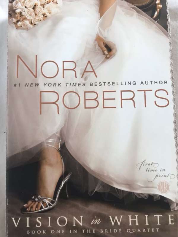 Vision in White - Nora Roberts