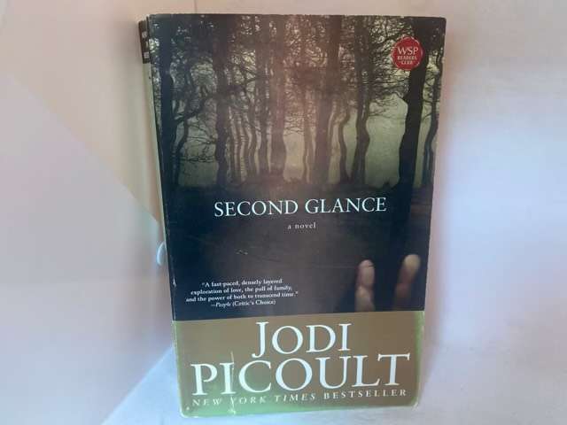 Second Glance, A Novel - Jodi Picoult