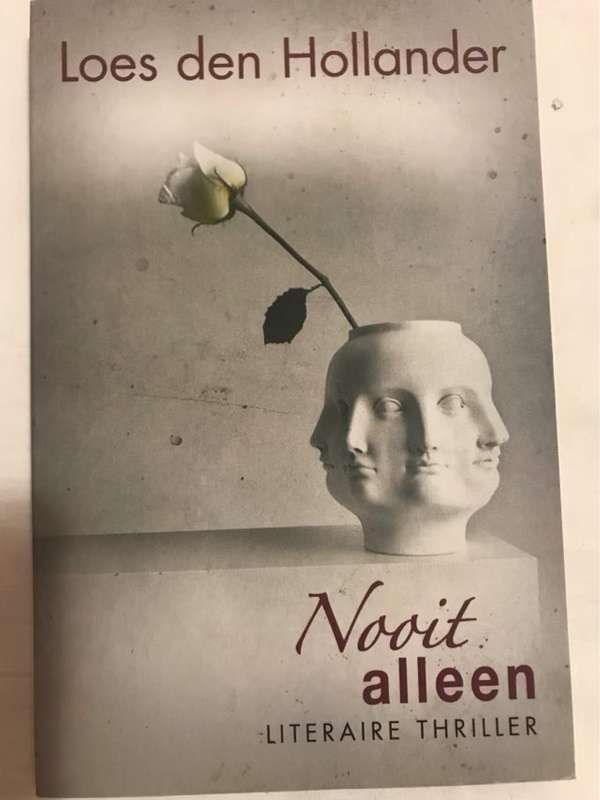 Nooit alleen - Loes den Hollander