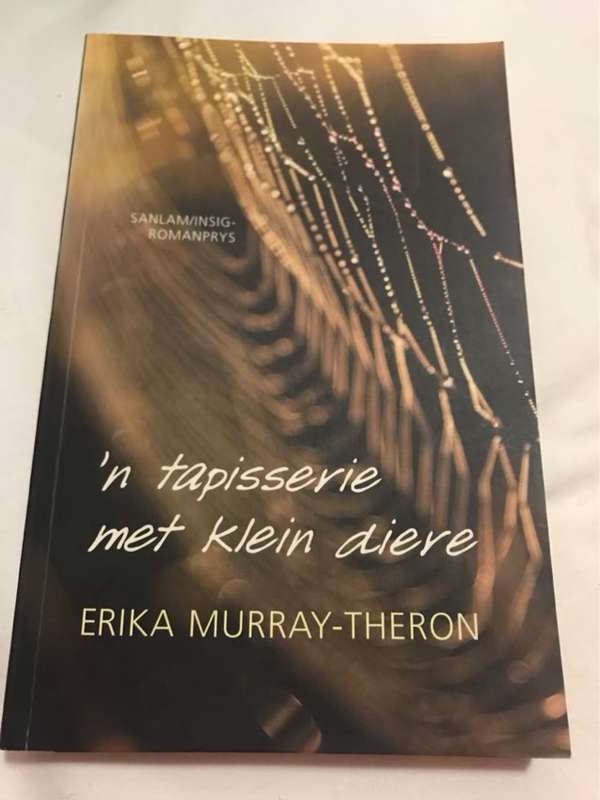 n Tapisserie met klein diere - Erika Murray-Theron
