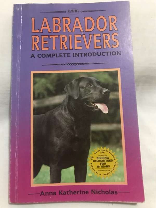 A Complete Introduction to Labrador Retrievers - Anna Katherine Nicholas