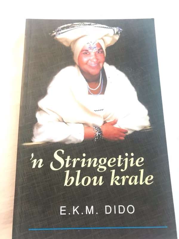 n Stringetjie blou krale - E. K. M. Dido