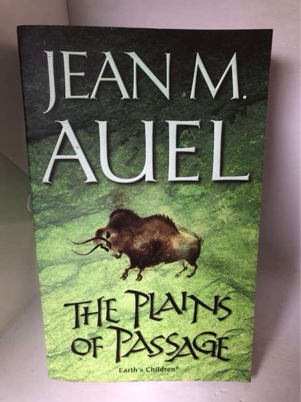 The Plains of Passage - Jean M. Auel