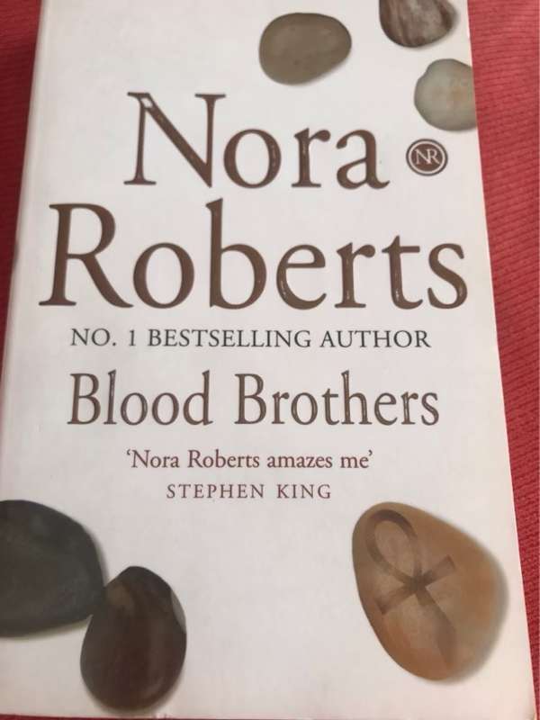 Blood Brothers - Nora Roberts