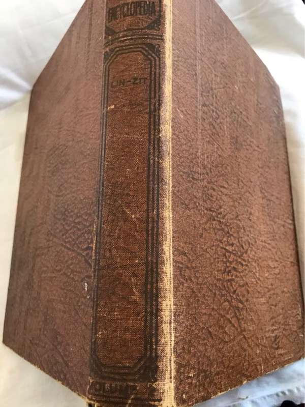 The Concise Household Encyclopaedia - The Educational Book Company Ltd