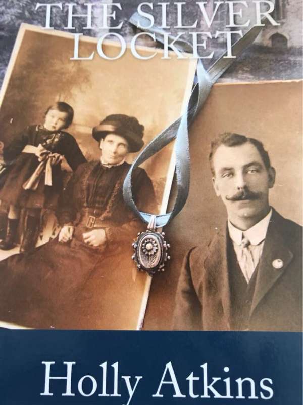 The Silver Locket - Holly Atkins