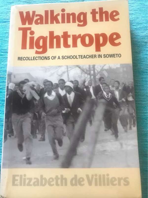 Walking the Tightrope, Recollections of a Schoolteacher in Soweto - Elizabeth De Villiers