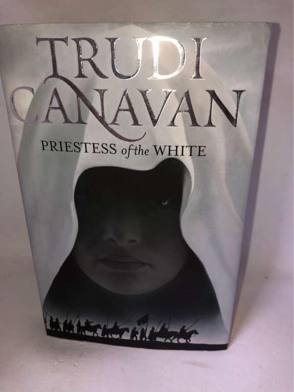Priestess of the White - Trudi Canavan