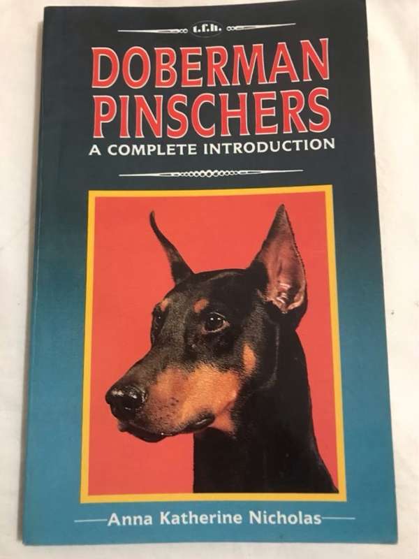 A Complete Introduction to Doberman Pinschers - Anna Katherine Nicholas