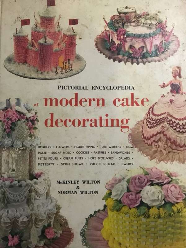 The Homemaker's Pictorial Encyclopedia of Modern Cake Decorating - M.&N.Wilton