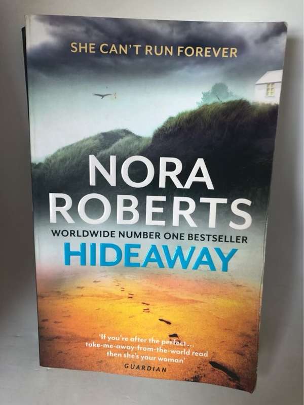 Hideaway, A Novel - Nora Roberts