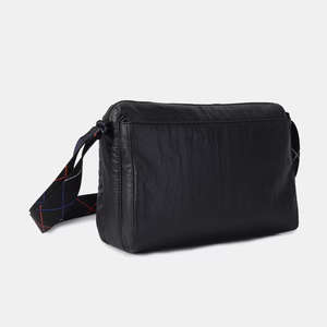 HEDGREN CROSSBODY -BLACK