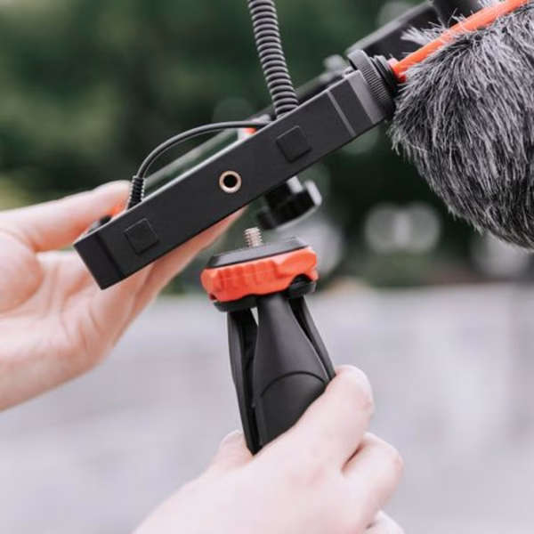 YELANGU Phone Vlogging Kit with Tripod Grip