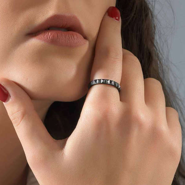 Amen Jewels Women's Ring (AR-R1NS06BK-7)