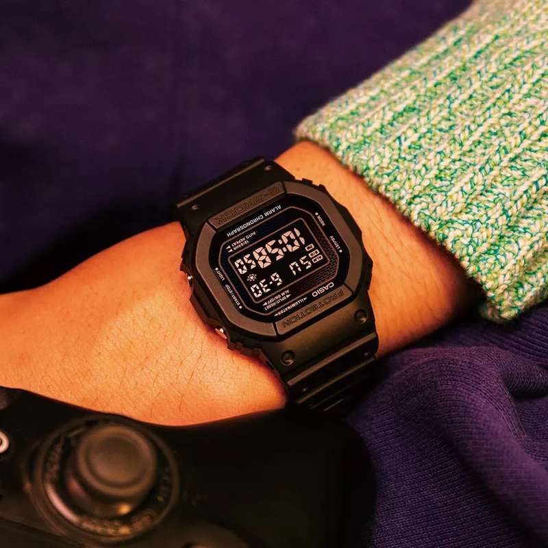 CASIO G-SHOCK THE ORIGIN - RAINBOW BRICK WALL SERIE (DW-5600RW-1ER)
