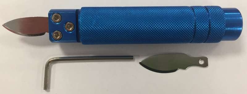 Coltello apricasse. manico in alluminio antiscivolo. 1 lama di ricambio - Watch case opener knife...