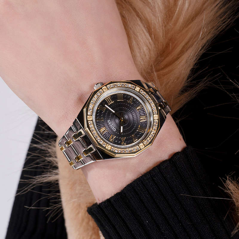 Guess Women's Watch (GW0770L4)