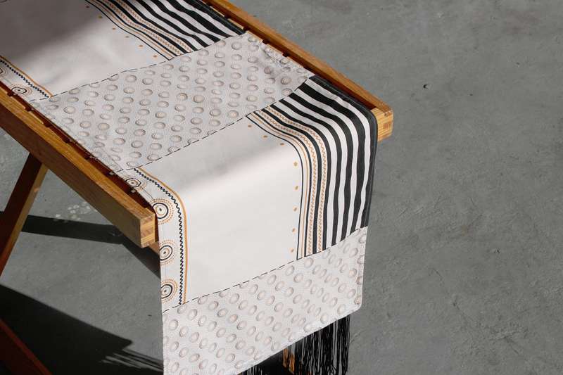 Entle Table Runner