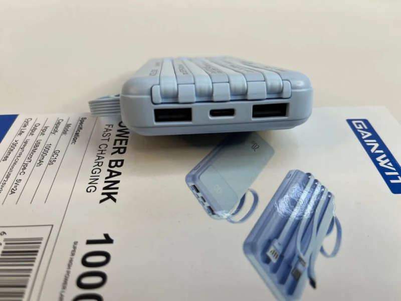 Gainwit 10000mAh Power Bank with Built-in Cables