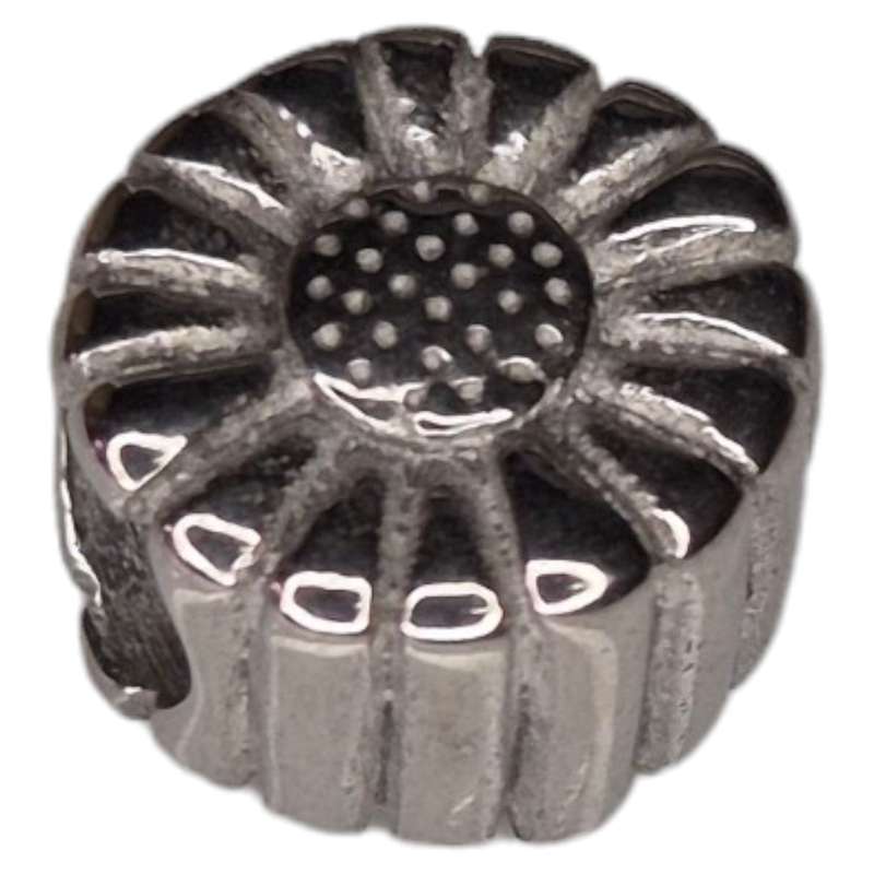 Bead in stainless steel, daisy design, 11mm