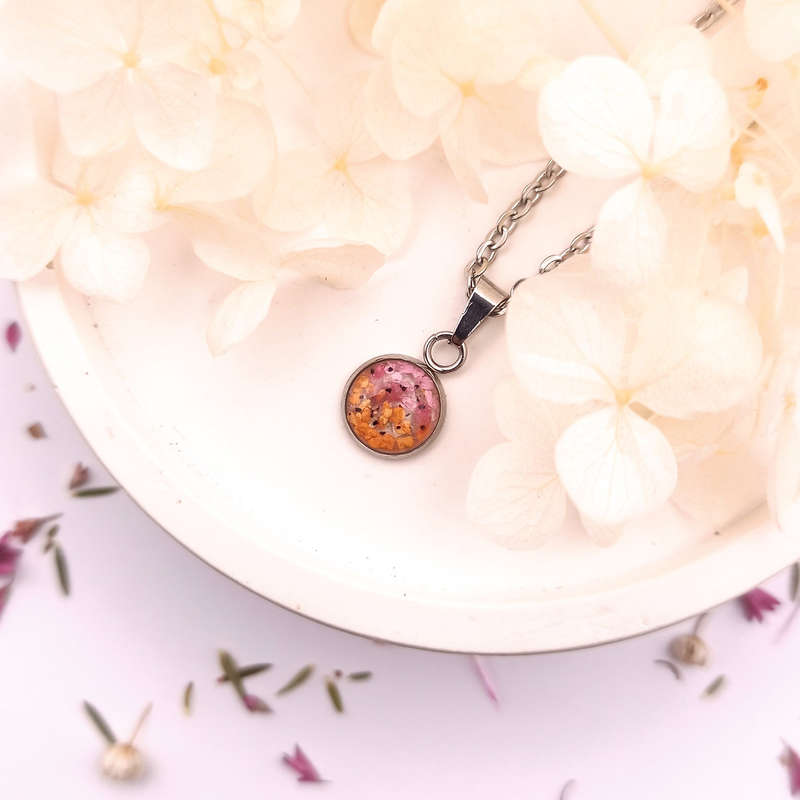 UNIQUE JEWELLERY: HANDCRAFTED NECKLACE: ONE OF A KIND FEATURING THE RARE FYNBOS OF THE CAPE - GIFT