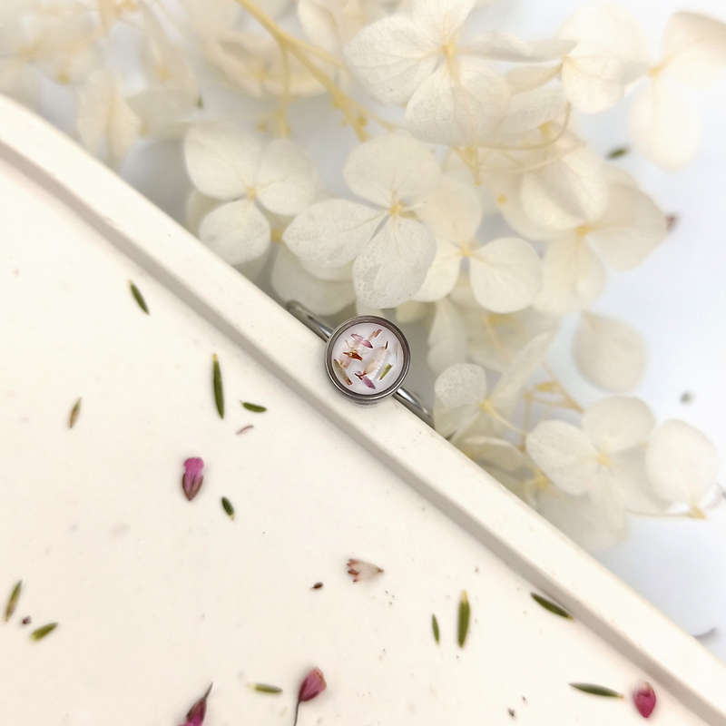 UNIQUE JEWELLERY: ONE OF A KIND RING FEATURING THE RARE FYNBOS OF THE CAPE - LOVELY GIFT