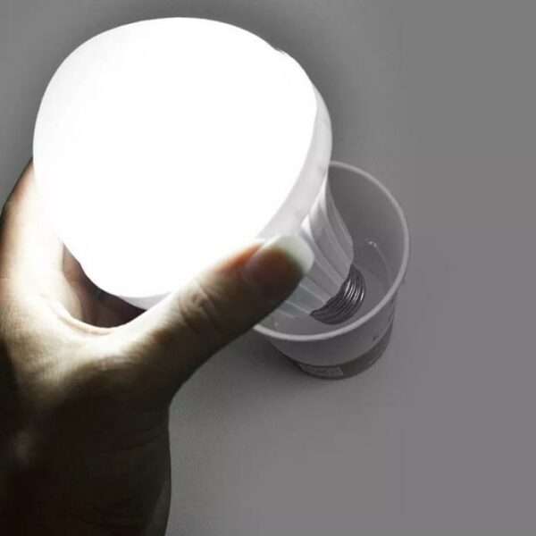 ZYF-YJ01-7W LED Intelligent Bulb Rechargeable E27