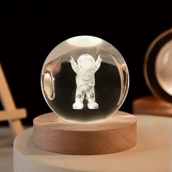 PM-161 Astronaut Crystal Ball Night Light  3D Lamp with Wooden Base USB Powered