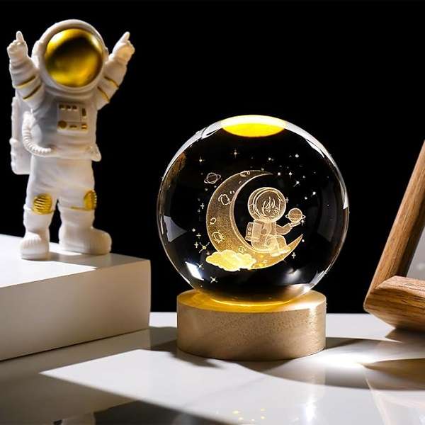 PM-160 3D Astronaut with Moon Figurine Crystal Ball Lamp