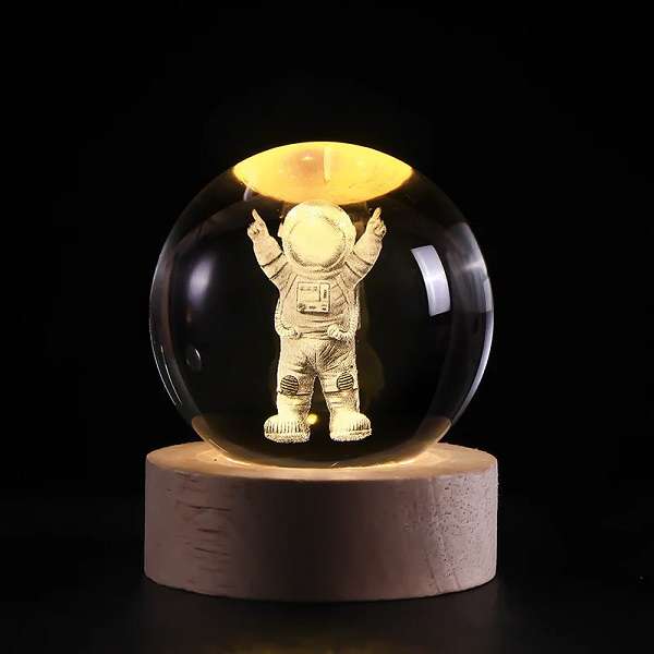 PM-161 Astronaut Crystal Ball Night Light  3D Lamp with Wooden Base USB Powered