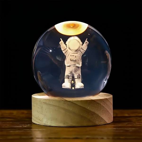 PM-161 Astronaut Crystal Ball Night Light  3D Lamp with Wooden Base USB Powered