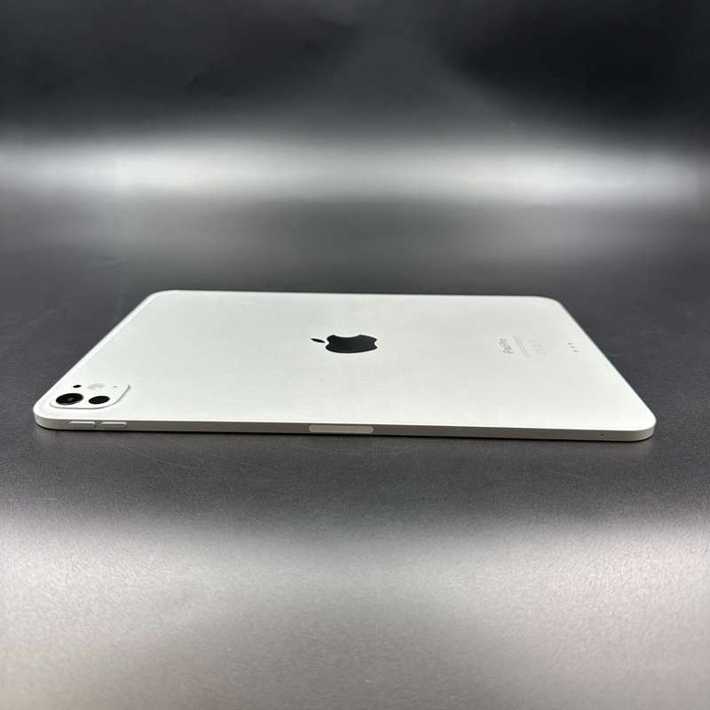 iPad Pro 11-Inch (M4) 256GB WIFI  Silver (Combo Deal)