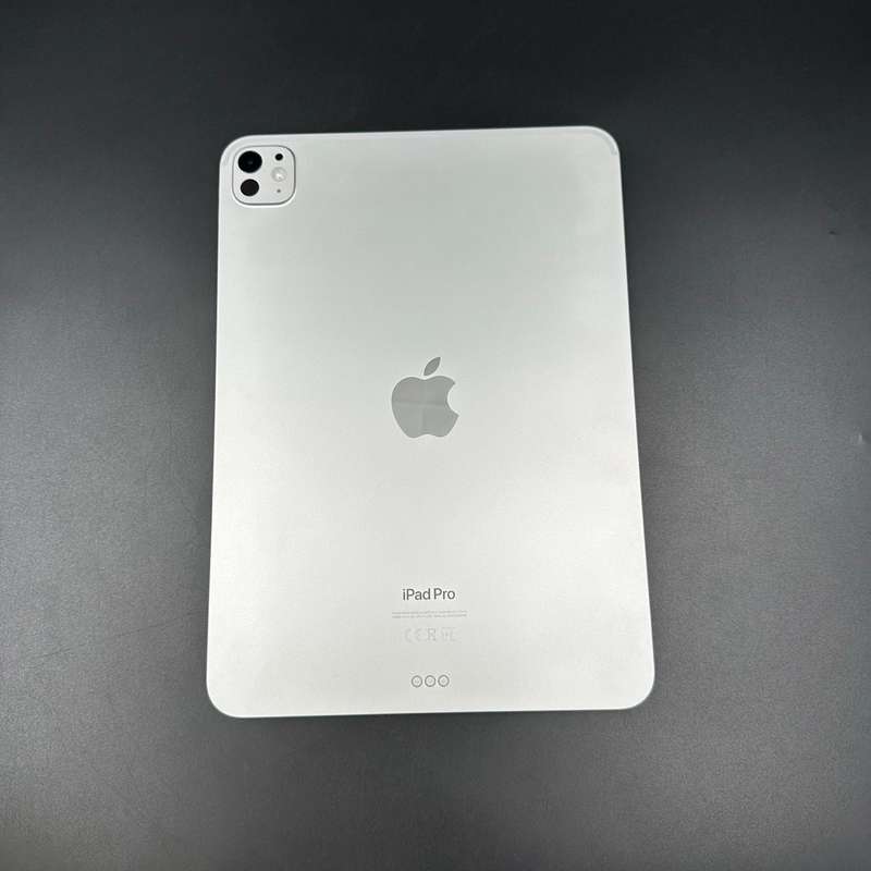iPad Pro 11-Inch (M4) 256GB WIFI  Silver (Combo Deal)