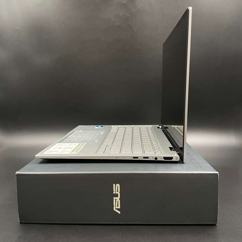 ASUS Zenbook 14" OLED TouchTouch | Intel i7 | 16GB | 1TB SSD | Foggy Silver