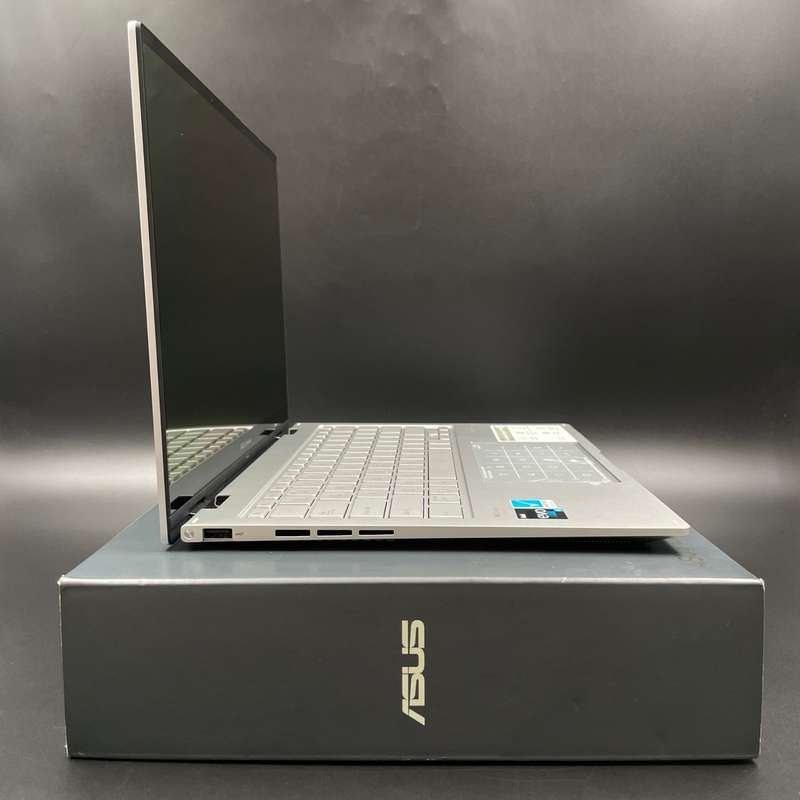 ASUS Zenbook 14" OLED TouchTouch | Intel i7 | 16GB | 1TB SSD | Foggy Silver