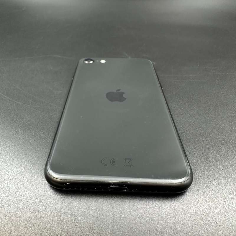 iPhone SE (2nd Generation) 64GB Black (Cracked Screen)