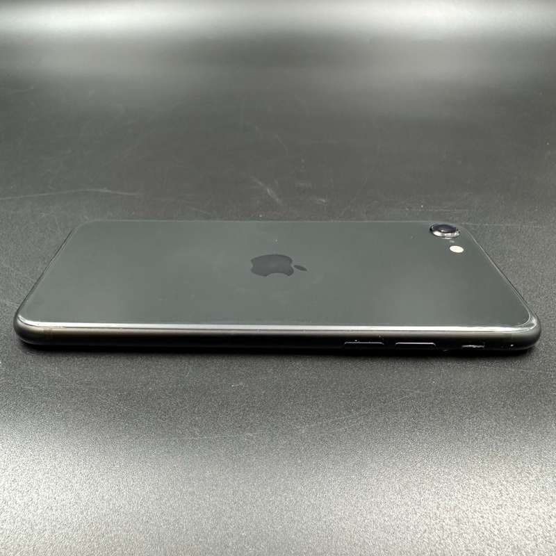 iPhone SE (2nd Generation) 64GB Black (Cracked Screen)